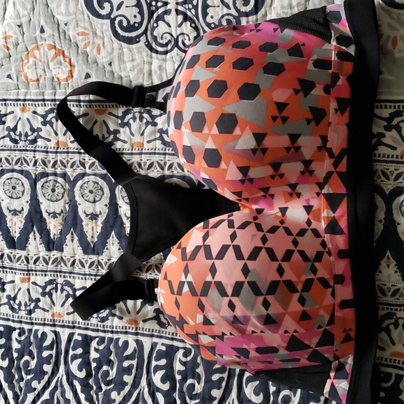 *SOLD* VICTORIAS SECRET~ VICTORIA SPORT Sports Bras! - Picture 2 of 4